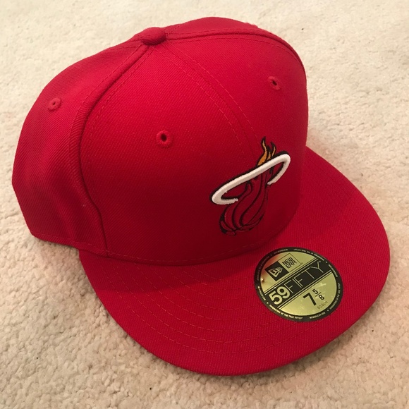NEW ERA 59FIFTY Miami Heat NBA Fitted Hat - Picture 2 of 3